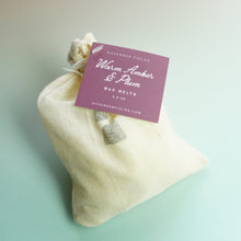 Load image into Gallery viewer, Warm Plum and Amber scented wax melts
